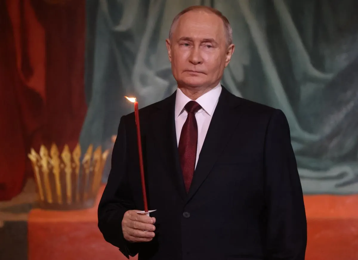 По оценкам аналитиков, правление Владимира Путина может завершиться в ближайшие три года. Среди вероятных сценариев — внутренний переворот элиты, внутренняя война между силовыми структурами, быстрое устранение или показательный процесс; триггерами могут стать внешние и внутренние шоки.