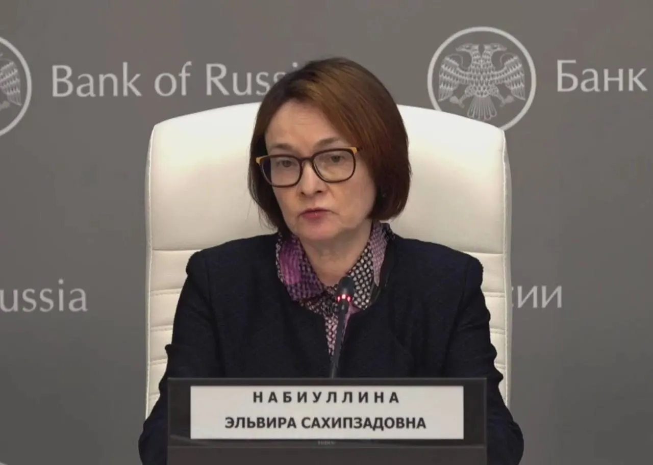 Глава Центробанка вернулась к публичным выступлениям после пропуска мероприятий в начале июня. На пресс‑конференции она подтвердила, что болела простудой, и поблагодарила тех, кто переживал за её здоровье.