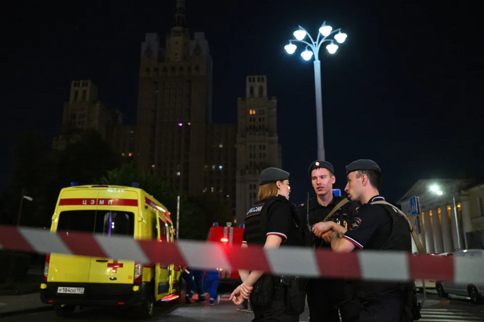В московском ресторане Balzi Rossi произошёл взрыв. По данным силовых ведомств, погибли пять человек, более двадцати пострадали. Расследование начато.