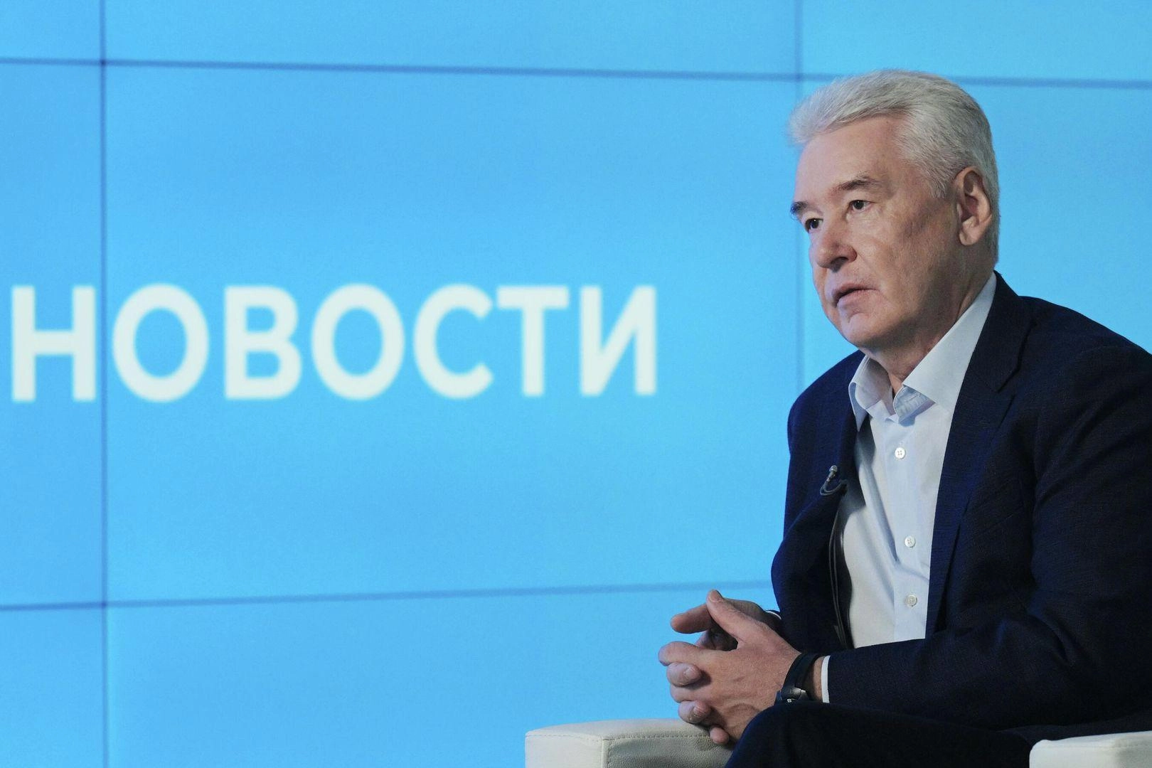 Мэр Москвы и экономические чиновники спорят о роли экономики в войне, подчёркивая важность мирной экономики для достижения победы.