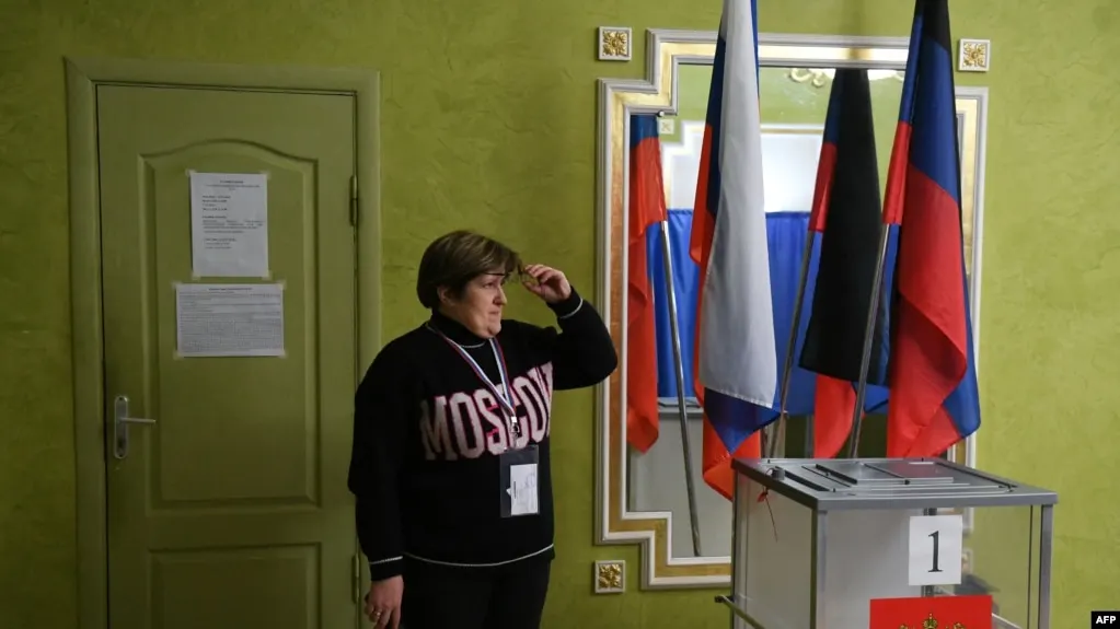 Перед выборами в Госдуму в нескольких регионах фиксируется давление на сотрудников бюджетной сферы: требуют голосовать через ДЭГ, менять участок и поддерживать конкретных кандидатов.