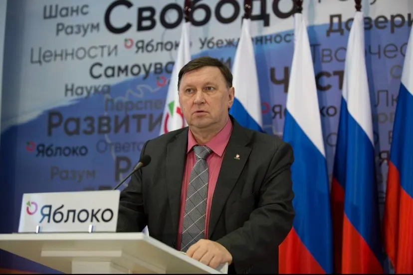 Суды в столице и Урале приняли решения по участникам выборов на последний день снятия; среди дел — шаги по делу лидера «Яблока» и аресты активистов.