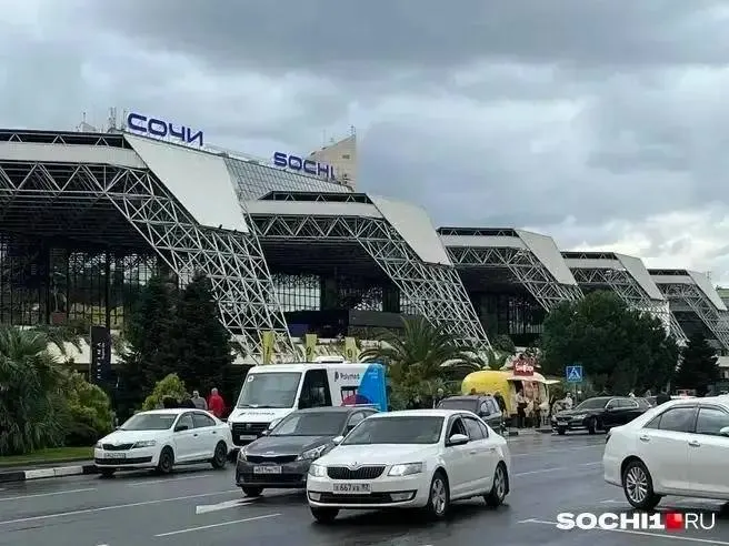 Закрытие аэропорта в Сочи и предупреждения МЧС об опасности беспилотников в Туапсе, Сочи, Геленджике и Мостовском районе.