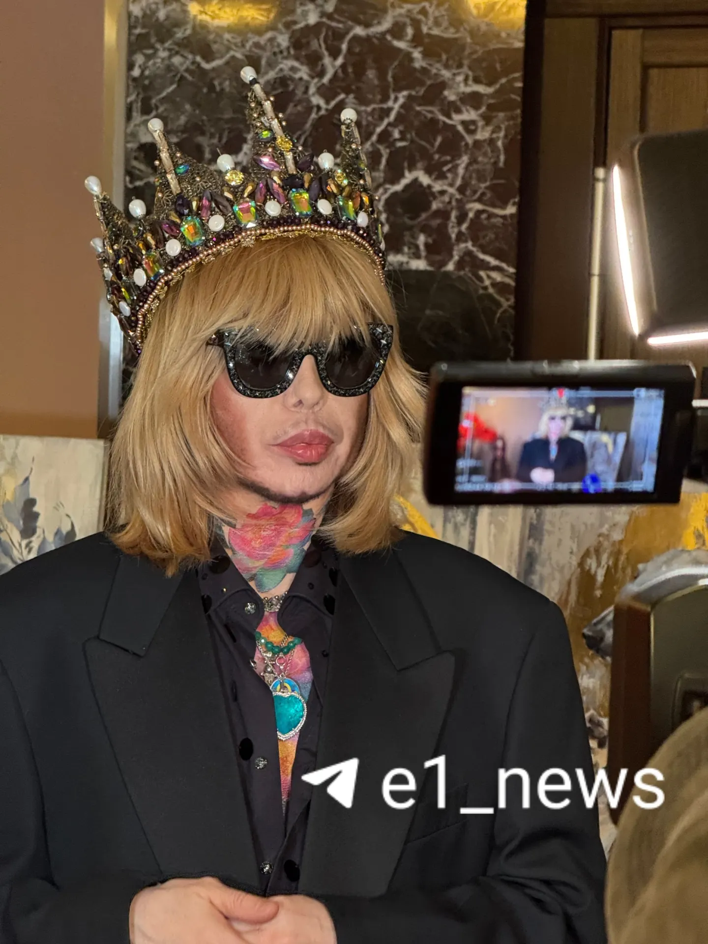 Фестиваль моды продемонстрировал мощь отечественной индустрии: участие более 25 дизайнеров со всей России и общая численность участников превысила 350 человек, среди гостей — Сергей Зверев.