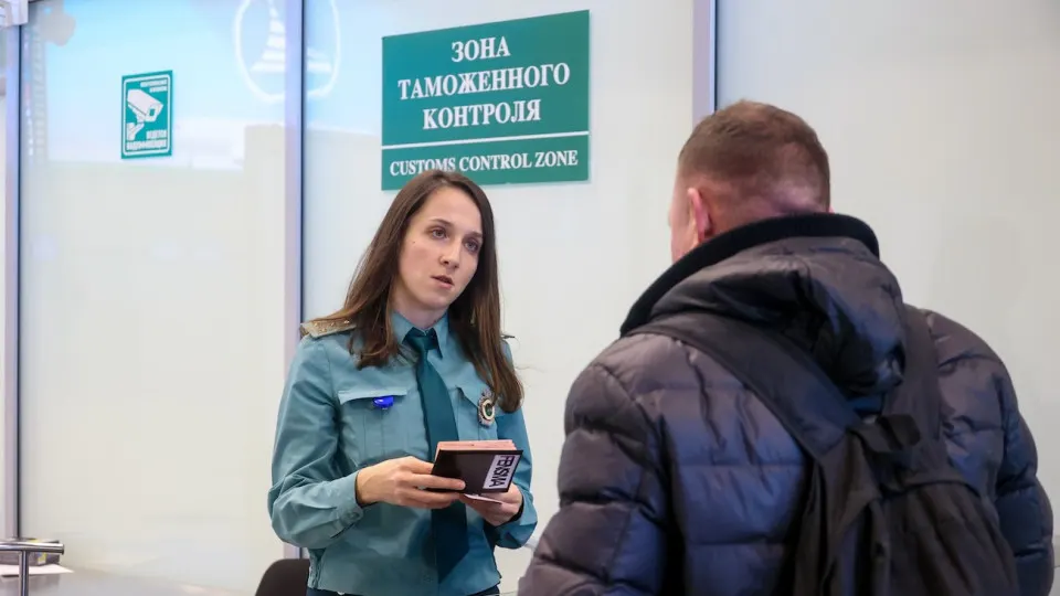 Президент подписал документ, устанавливающий лимиты на вывоз драгоценных металлов и наличной валюты за рубеж; вводятся новые требования к документам и контролю за переводами.