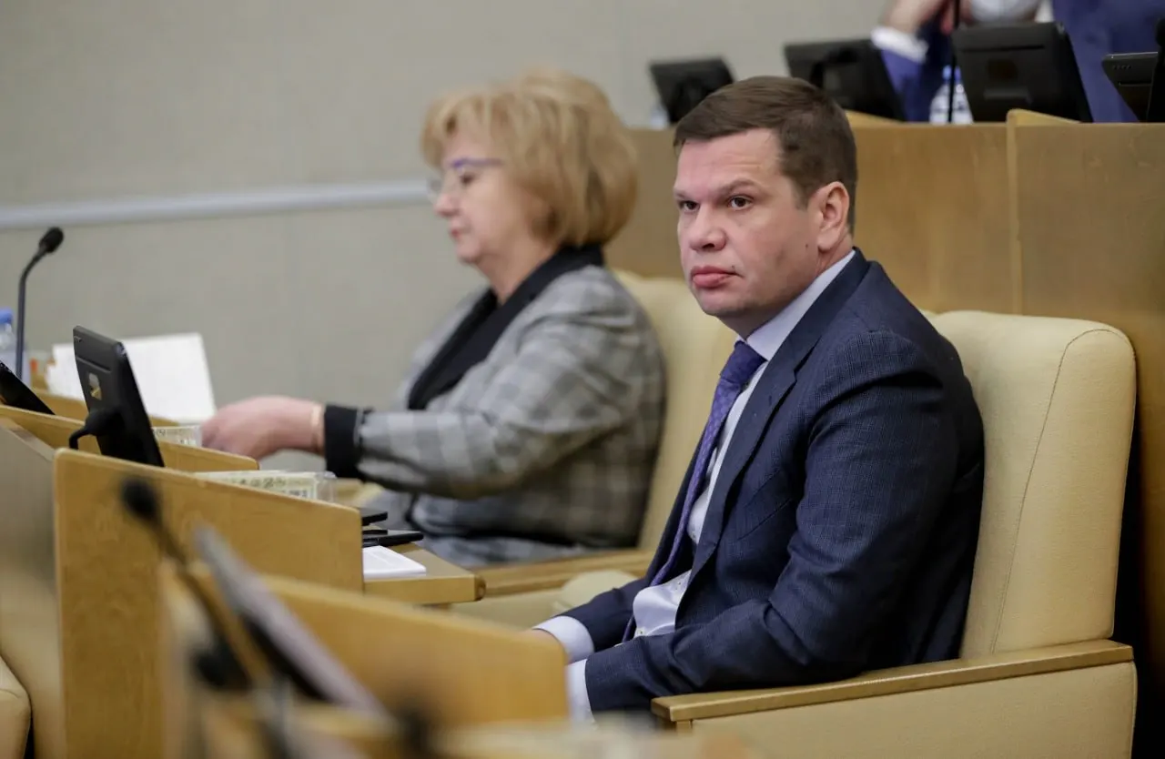 Экс-депутат Госдумы Андрей Дорошенко задержан в Сочи по подозрению в мошенничестве в особо крупном размере; по делу проходят его сын и дочь Милана и Эльдар Дорошенко.