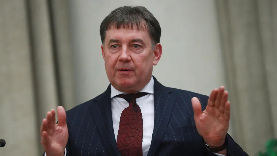 Мосгорсуд оставил в силе решение о национализации имущества бывшего председателя Совета судей России Виктора Момотова, у которого изъяли сеть отелей и десятки объектов недвижимости на фоне обвинений в связях с криминалитетом и коррупционном обогащении.