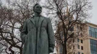Президент Владимир Путин присвоил Академии ФСБ почётное наименование в честь Феликса Дзержинского, основателя ВЧК и организатора красного террора. Решение стало символическим шагом в переоценке советского наследия силовых структур.