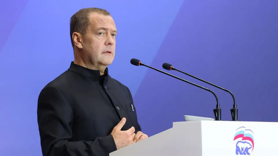 Зампред Совбеза Дмитрий Медведев заявил о реальной возможности ядерного апокалипсиса и призвал быть готовыми. На фоне окончания СНВ‑III Москва и Вашингтон обсуждают дальнейшие шаги по контролю над вооружениями.