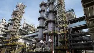 Сызранский НПЗ временно прекратил переработку нефти из‑за повреждения оборудования в результате атаки БПЛА; это уже третий российский завод за неделю, остановивший работу после ударов дронов, на фоне чего власти усиливают контроль над производством бензина и ценами на топливо.