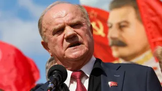 Лидер КПРФ Геннадий Зюганов в Госдуме заявил, что провалы в экономике могут привести Россию к ситуации, похожей на 1917 год, и посетовал, что власти не слышат предложения коммунистов, хотя об аналогичных проблемах публично заговорила блогер Виктория Боня.