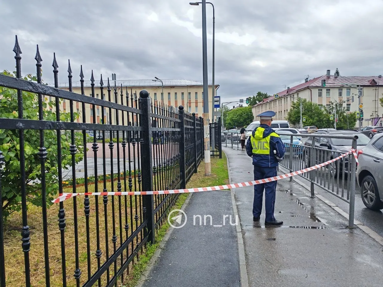 Ночью над регионами России были поражены десятки беспилотников. В Нижнем Новгороде одно из устройств повредило здание областного суда, пострадавших пока не зафиксировано.