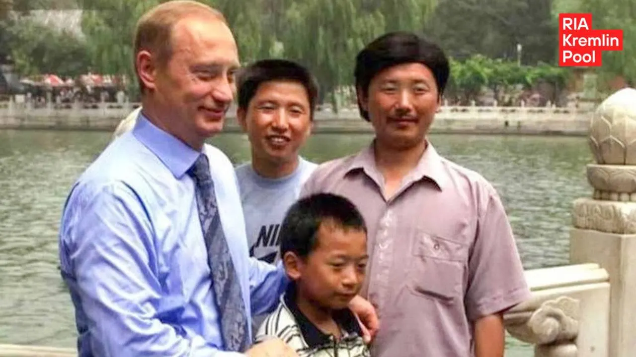 Повзрослевший участник старой фотографии рассказал, что стал инженером и учился в Москве — встреча с главой государства состоялась спустя более 20 лет.