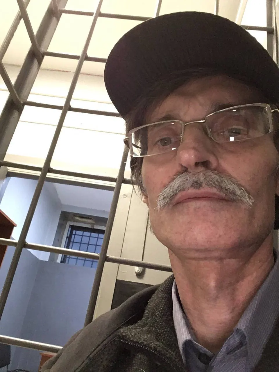 Суд в Петрозаводске оштрафовал руководителя фракции «Яблоко» Дмитрия Рыбакова по статье о «демонстрации экстремистской символики» — штраф 1 000 рублей. Решение может помешать ему участвовать в осенних «выборах».