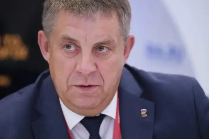 После отставки Александра Богомаза рассматривают для получения вакантного мандата депутата Госдумы. Отставки ряда приграничных губернаторов происходят на фоне расследований, связанных со строительством защитных сооружений.