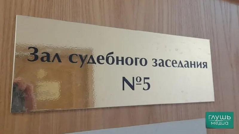 Верховный суд РФ предложил смягчить требования к секретарям судов и допускать на эти должности, в том числе, студентов юридических факультетов вместо обязательного высшего юридического образования.