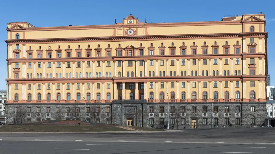 Руководство Погранслужбы заявило о нарушениях международных соглашений и ограничениях на пересечение границы со стороны Финляндии и Эстонии. В Москве отмечают обострение на западных рубежах и готовятся к разным вариантам развития событий.