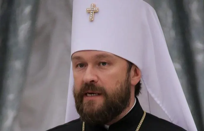 Митрополита и его оператора освободили без предъявления обвинений; экспертиза обнаруженного в багажнике вещества подтверждает наличие запрещённого препарата, расследование продолжается.