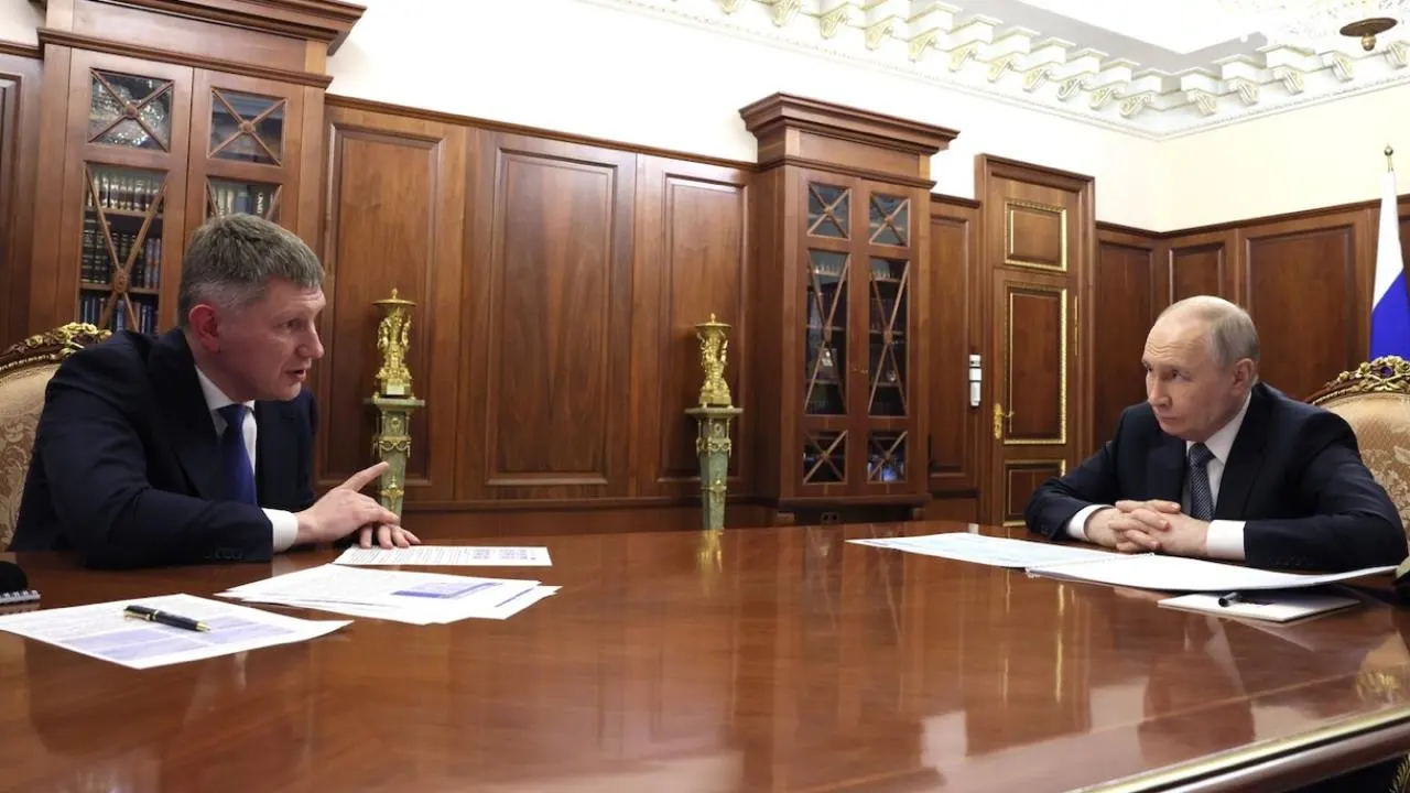 Министр Максим Решетников доложил президенту, что экономика РФ сокращает разрыв с США по темпам роста. По данным МВФ, по ВВП на душу населения Россия остаётся на 66-м месте.
