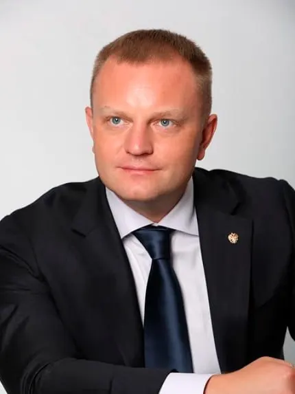 Депутат от ЛДПР рассматривается в качестве кандидата на место Татьяны Москальковой; также на пост претендуют Артем Прокофьев (КПРФ) и Яна Лантратова («Справедливая Россия»).