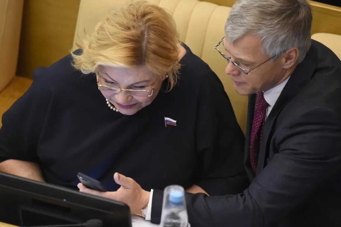 Во время голосования по обращению к иностранным парламентам двое депутатов, среди которых Валерий Гартунг, оказались в числе проголосовавших против; спикер Госдумы назвал это техническим сбоем и потребовал выяснить обстоятельства.