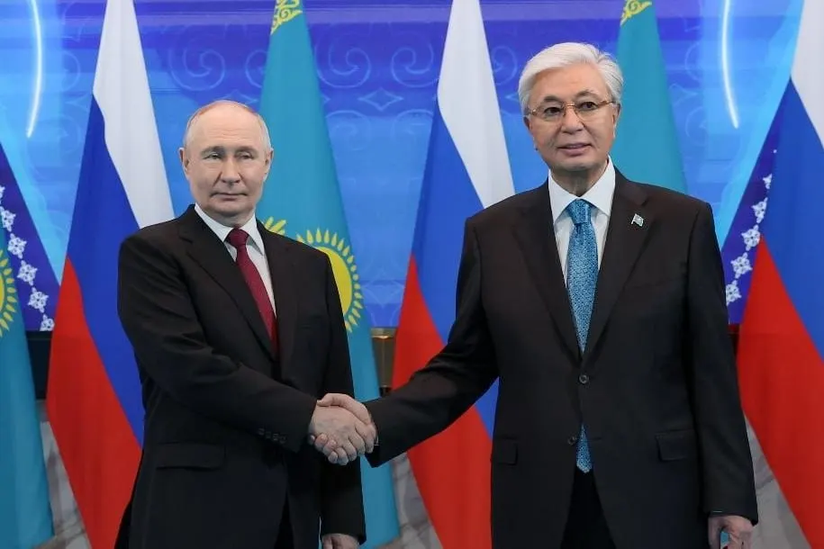 Соглашение закрепляет ключевые параметры проекта и предполагает финансирование за счёт российского государственного экспортного кредита. Ввод станции планируется в 2035 году с ориентировочной мощностью 2,4 ГВт; место строительства — район озера Балхаш в Алматинской области. Экологи и критики предупреждают о возможных экологических рисках и усилении энергетической зависимости.