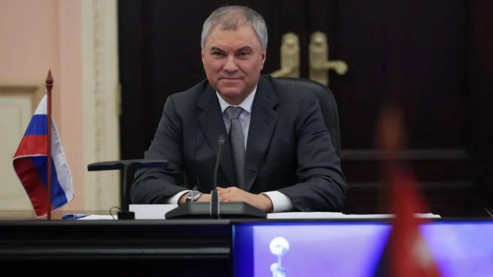 Председатель Госдумы заявил, что использование западного оружия и спутниковых технологий для ударов по гражданским объектам может заставить Россию ответить «оружием, которое не оставит следа». Угроза последовала после атаки на оккупированный Старобельск и ответных ударов по Киеву.
