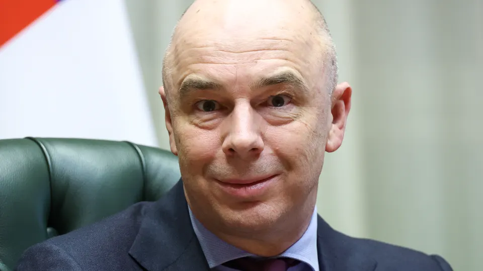 Ведомство пересматривает расходы — приоритеты сохранятся за обороной и соцобязательствами, но дефицит и снижение роста ВВП могут потребовать сокращений или поиска новых доходов.