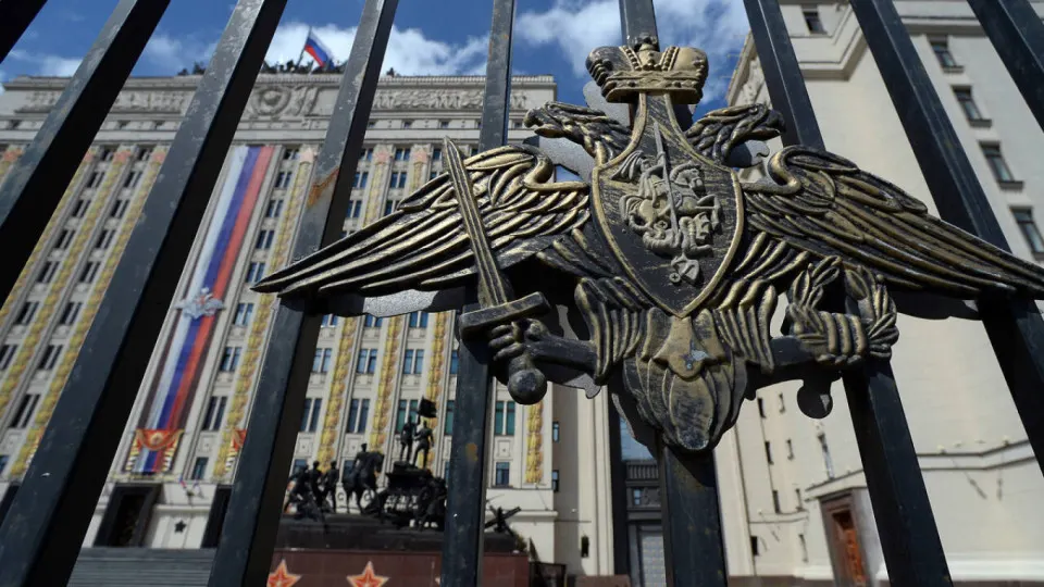 Ведомству предлагают прямо получать в управление акции, земли, технику и производственные площади национализированных предприятий, чтобы оперативно использовать мощности для гособоронзаказа.