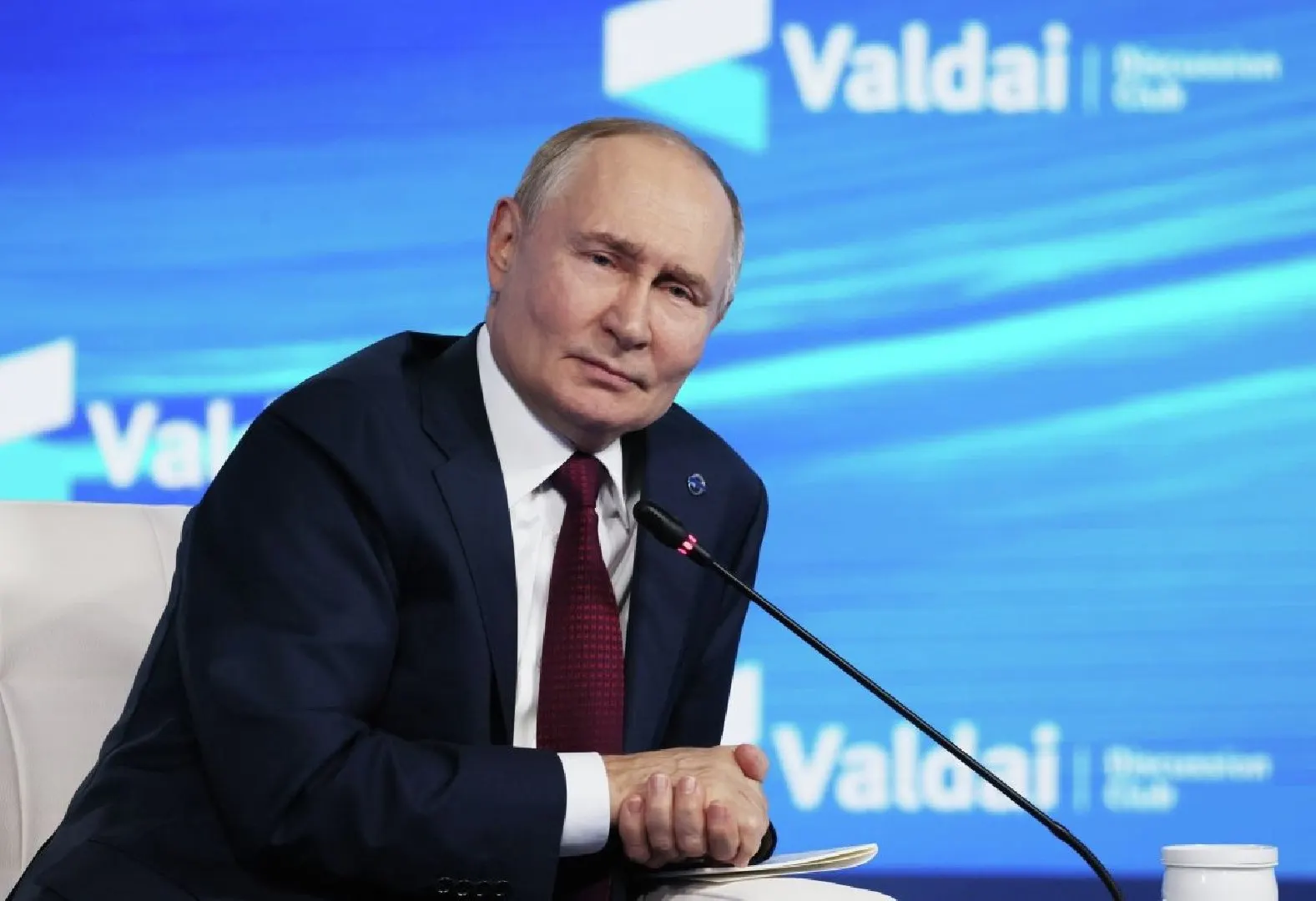 Международный уголовный суд постановил, что страны, ратифицировавшие Римский статут, обязаны исполнять ордер на арест Путина при его участии в переговорах, за исключением случаев, когда они проводятся под эгидой ООН или приостановка преследования санкционирована Советом Безопасности.