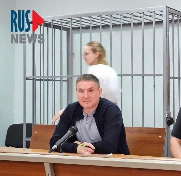 Суд подтвердил практику, при которой в карцере дают бумагу и ручку всего на полтора часа в сутки. Правозащитник Алексей Соколов оспаривал это, отмечая, что у неосуждённых это лишает возможности полноценно готовиться к судебным заседаниям.