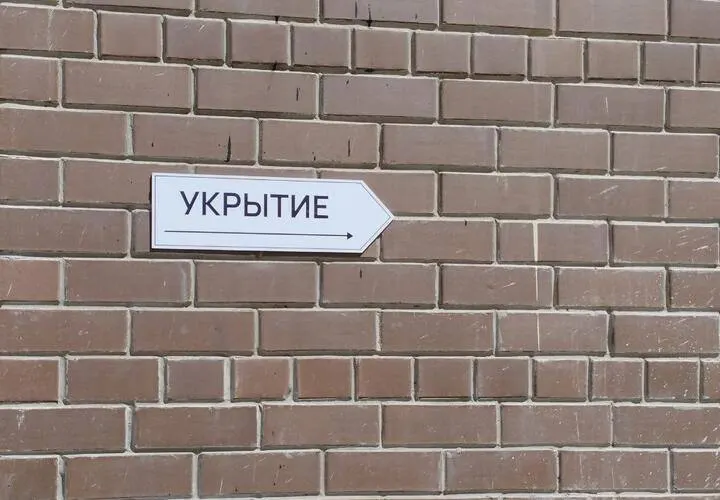 Глава региона распорядился организовать бесперебойную работу систем оповещения и круглосуточный доступ населения к защитным укрытиям на фоне курортного сезона и сохраняющихся рисков безопасности.