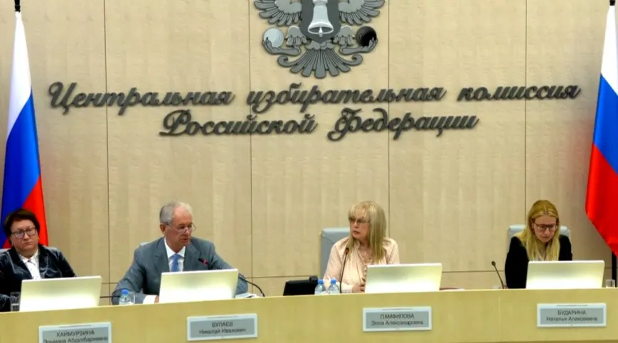 Комиссия обсудила организацию дистанционного электронного голосования (ДЭГ), одобрила участие 33 региональных комиссий, ввела особые правила для присоединённых и прифронтовых территорий и заявила о приглашении международных наблюдателей из четырёх африканских стран.