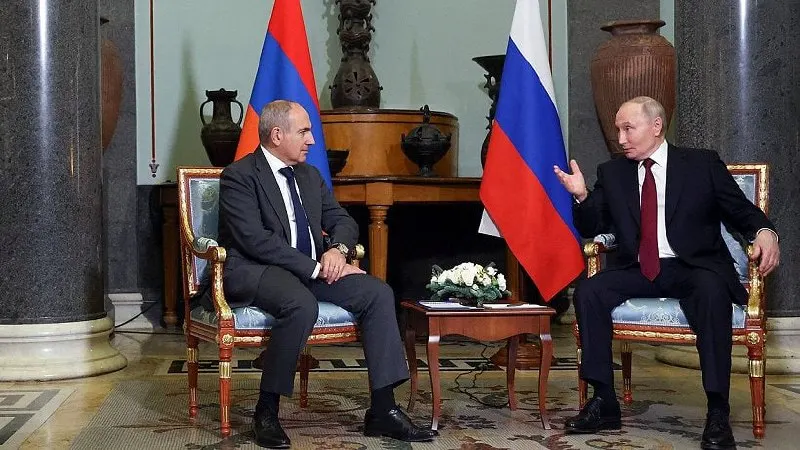 Президент России поздравил премьер-министра Армении с днём рождения и обсудил результаты саммита Высшего евразийского экономического совета, включая вопросы участия Армении в ЕАЭС на фоне её сближения с ЕС.