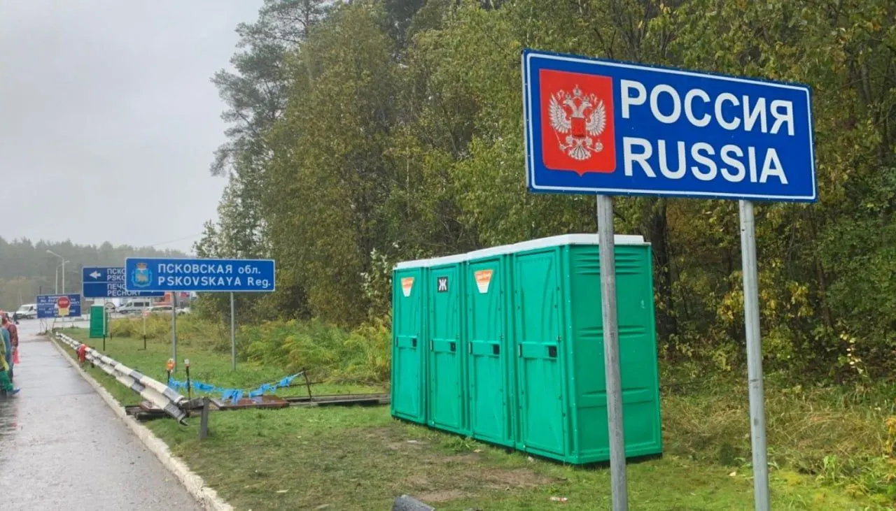 В проект 21-го пакета санкций включён полный визовый запрет для тех, кто служил в российских вооружённых силах или прокси‑формированиях с начала вторжения в Украину. Остаются вопросы о критериях отбора, статусе срочников и дезертиров — окончательные документы ожидаются к 15 июля.