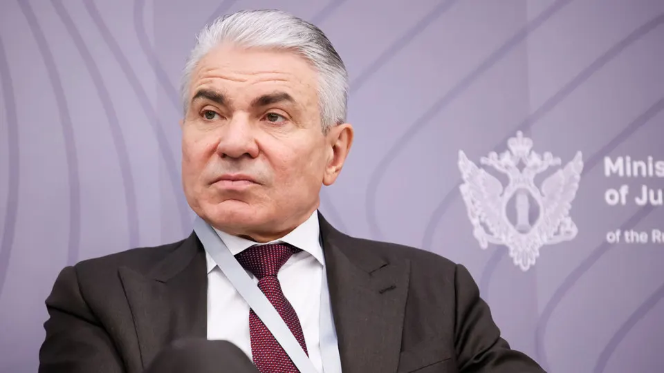 Заместитель министра юстиции заявил, что крупные разработчики искусственного интеллекта должны установить «фильтры национальной безопасности», возложив на владельцев моделей ответственность и предложив штрафы и уголовные меры за нарушение.