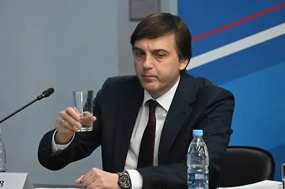 Министерство утвердило список внеклассной литературы на летние каникулы: в него вошли современные и патриотические книги о Родине и подвигах участников специальной военной операции.