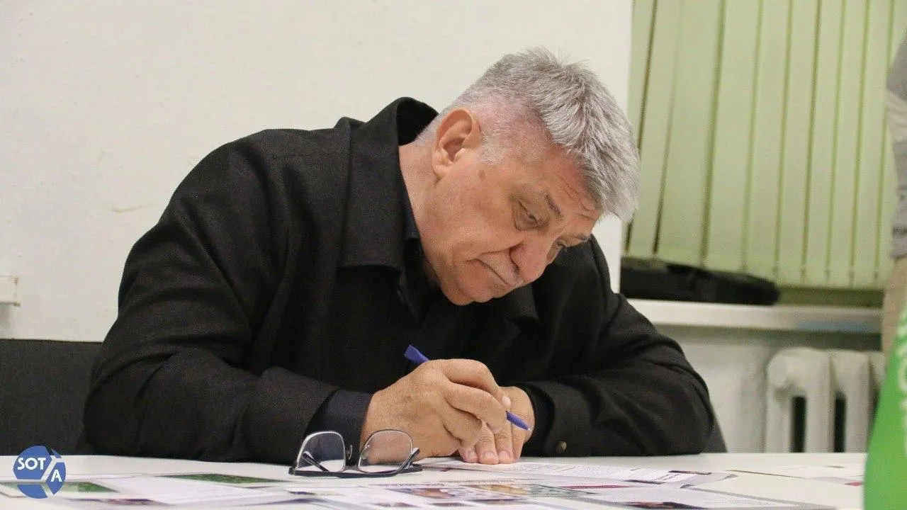 Президент направил поздравление режиссёру, отметив его вклад в кинематограф и работу с молодыми талантами. В последние годы Сокуров сталкивается с ограничениями в прокате и был исключён из профильного совета.