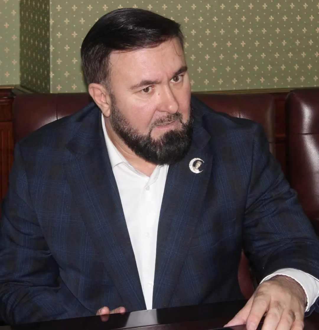 Кремль объявил о поощрении омбудсмена Чечни Мансура Солтаева — ему вручена грамота за укрепление законности. Ранее его обвиняли в дискредитации правозащитников и публикации видео, после которого одна из девушек пропала.