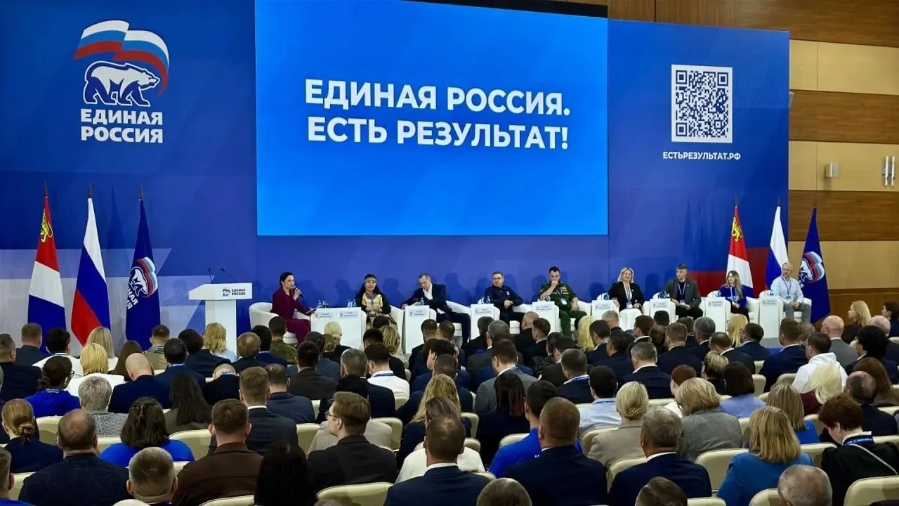 По данным источников, регионам заданы индивидуальные ориентиры в диапазоне 47–51% по спискам. Это усиливает риск административного давления и направлено на сохранение конституционного большинства в Госдуме.