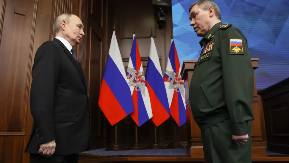 В мае российское командование резко нарастило количество штурмовых атак, чтобы выполнить задачу полного контроля над Донбассом; при этом армии зафиксированы территориальные потери и замедление продвижения.