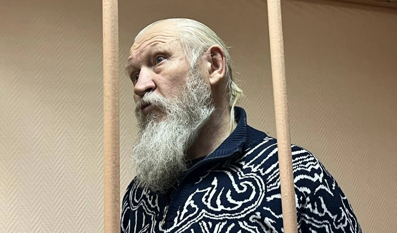 В обновлённый реестр Росфинмониторинга внесён бывший депутат от ЛДПР Михаил Александрович Глущенко. Ранее он был осуждён за соучастие в организации убийства Галины Старовойтовой и известен в криминальной среде как Миша Хохол.