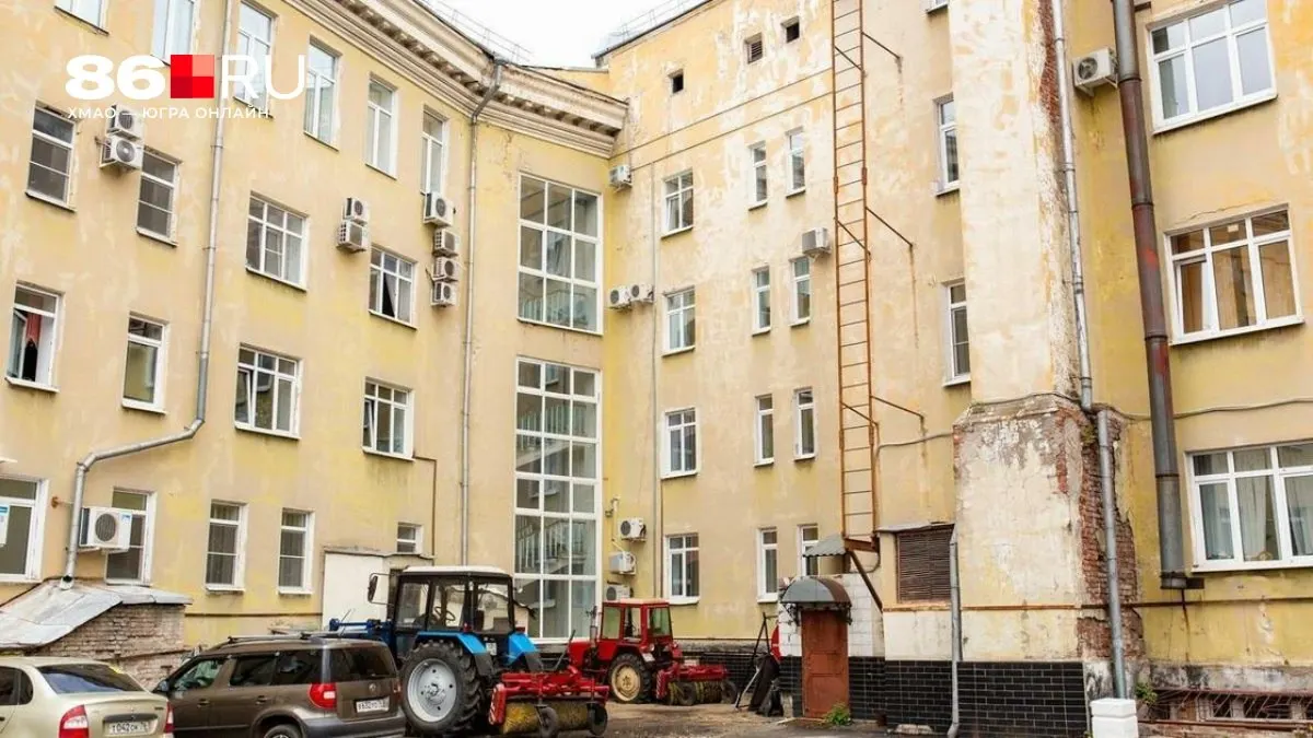 Решение о переустройстве дворовой территории принимается на общедомовом собрании. Коротко о шагах и что важно учитывать при обустройстве парковки.