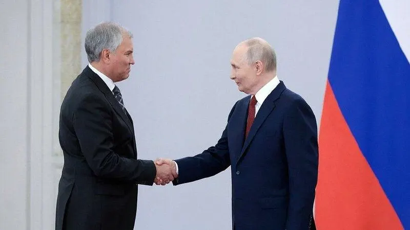 После награждения орденом «За доблестный труд» Вячеслав Володин заявил, что президент способствовал формированию конкурентной партийной системы и укреплению устойчивости политической системы.