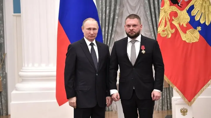 В официальных декларациях кандидатов указаны доли в акциях американских компаний у одного из лидеров списка «ЕР». В документах также фигурируют иностранные активы у других кандидатов.