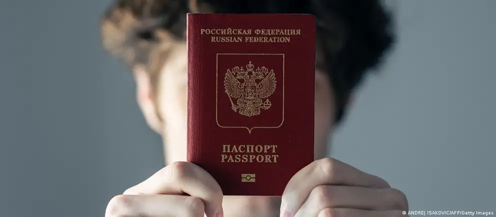 После возражений Франции и Италии Евросоюз готов ограничить визовый запрет только для тех, кто непосредственно участвовал в боевых действиях в Украине; перечень исключений при этом расширяется.