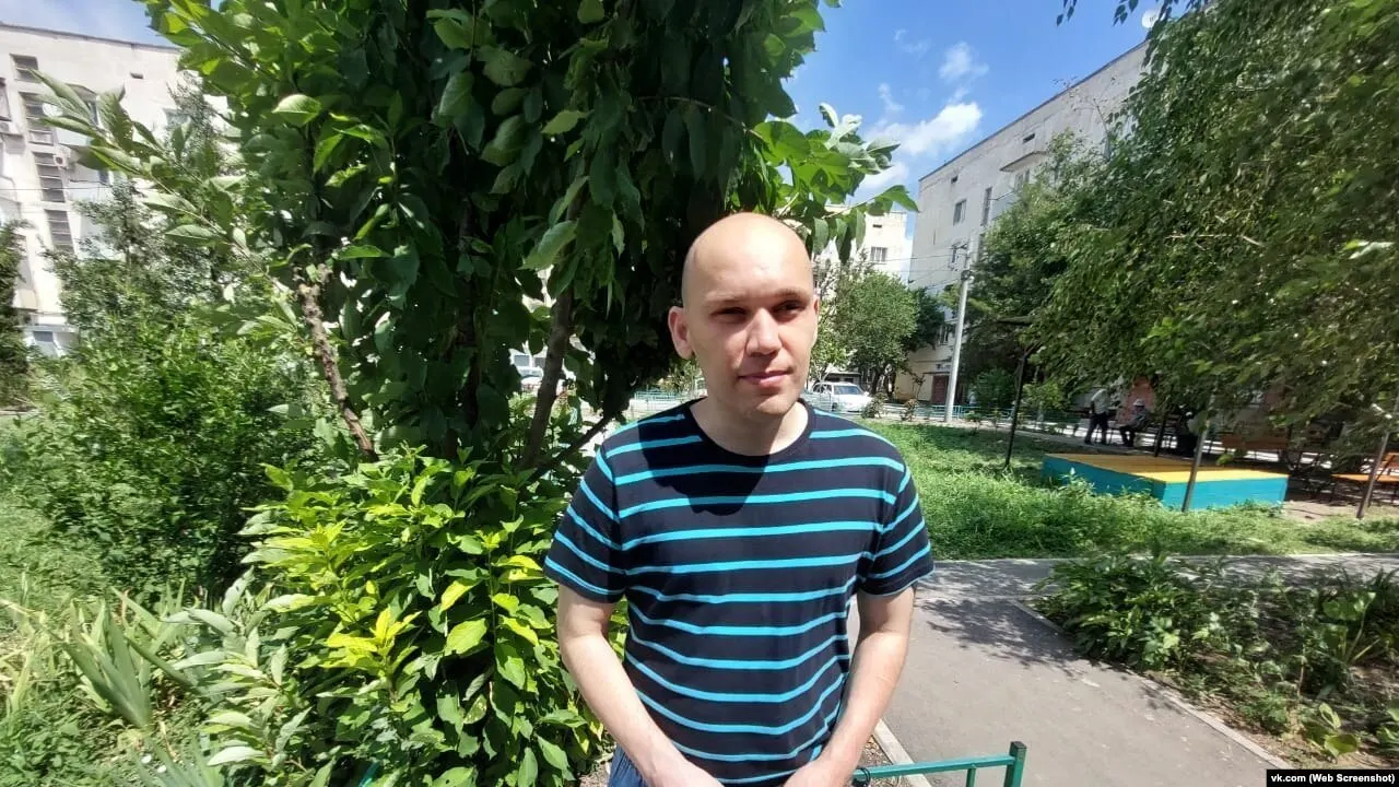 В обновлённый список участников «Крымской солидарности» включили инвалида I группы Игоря Никитенко. Правозащитники и Центр защиты прав СМИ предупреждают о рисках штрафов и уголовного преследования.