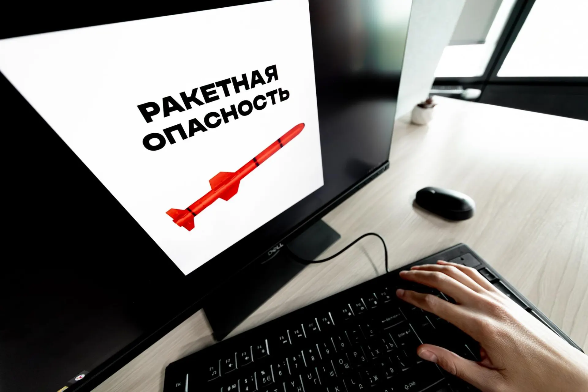 В ряде российских регионов, включая Воронежскую область, прозвучали воздушные тревоги — объявлена угроза ракетных ударов. Подробности уточняются.