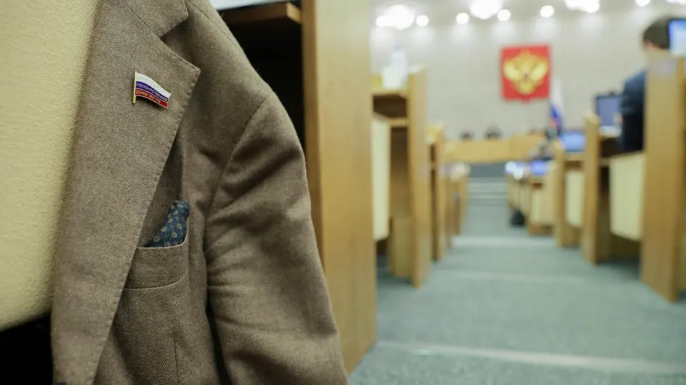 Правительство поддержало инициативу об отмене наказаний для региональных депутатов за отсутствие или несвоевременную подачу деклараций о доходах; документ направлен на доработку.