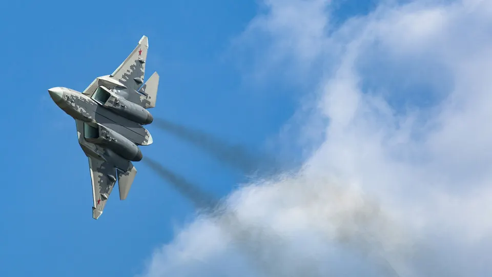 Министерство потребовало у АО «Авиационная и морская электроника» взыскать неустойку по госконтракту на разработку газоразрядных дисплеев. Проект отстает более шести лет, а параллельно власти снизили целевые показатели по импортозамещению электроники из‑за дефицита финансирования.